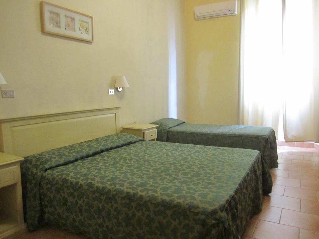 Hotel Savonarola Florence Room photo